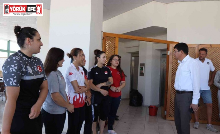 Başkan Özcan Halter Milli Takımı’yla bir araya geldi