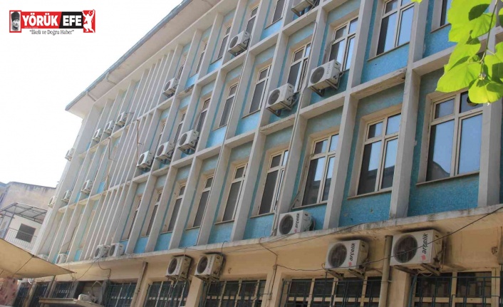 Bu bina 6 yıldır değerlendirileceği günü bekliyor