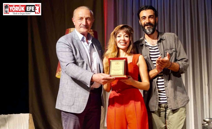 Didim’de Otizmliler derneği yararına tiyatro oyunu sahnelendi