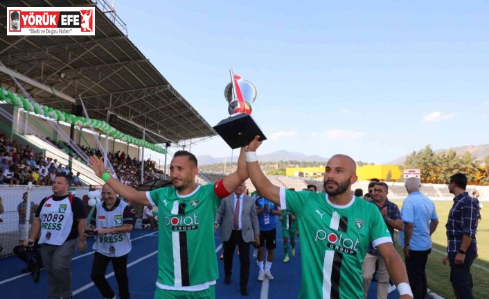 Efeler, şampiyonluk kupasına kavuştu