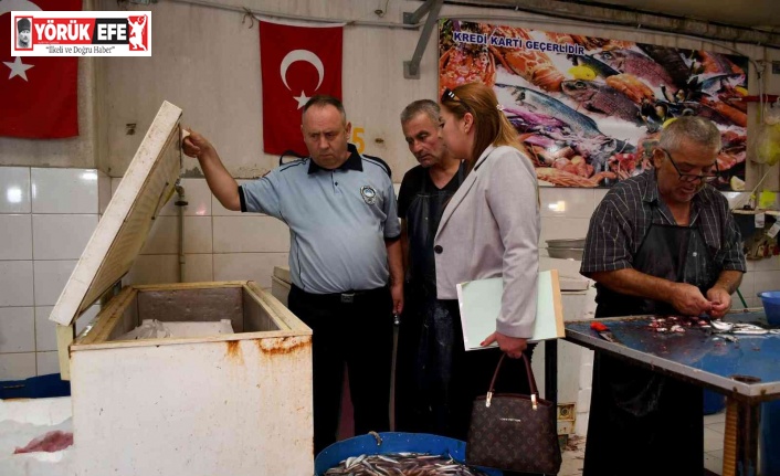 Kuşadası’nda balık tezgahları halk sağlığına uygun