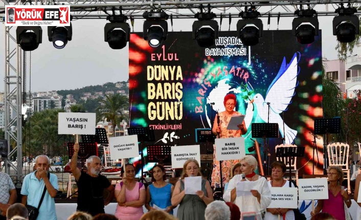 Kuşadası’nda kadınlar “Barış” için bir araya geldi