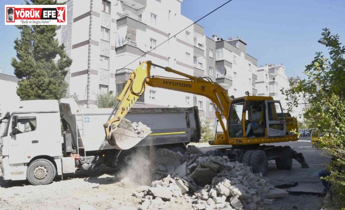 Kuşadası’nda yollar yenilenmeye devam ediyor