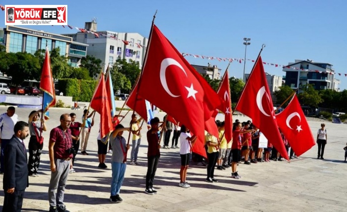 Öğrencilerin yeni eğitim yılı hediyeleri Başkan Atabay’dan
