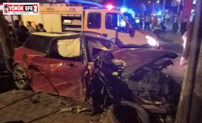 Önce refüje sonra tıra çarptı: 3 yaralı