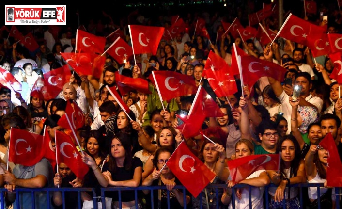 Söke’nin 100. yıl coşkusunda Ceylan Ertem rüzgarı esti