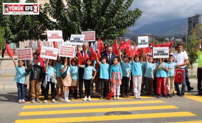 Vali Aksoy, öğrenciler ile birlikte yaya önceliğine dikkat çekti