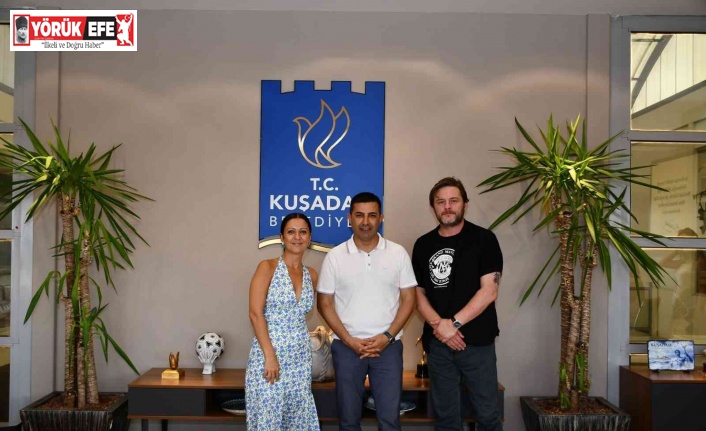 Yazar Tuna Kiremitçi yeni romanını Kuşadası’nda yazmaya başladı