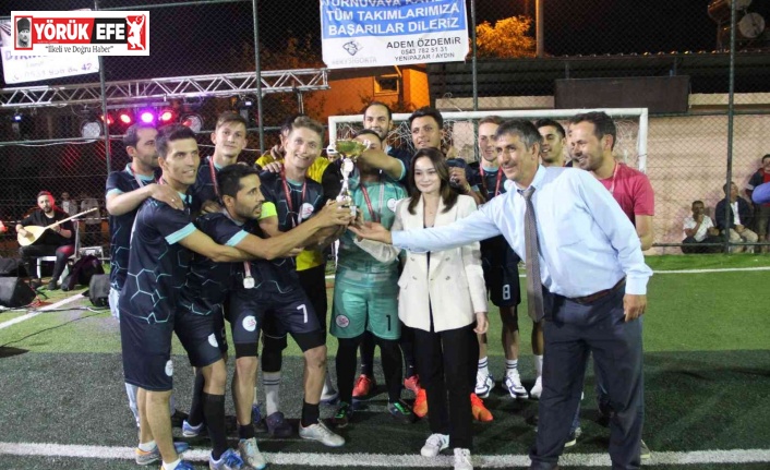 Yenipazar Karacaörenspor turnuvada şampiyon oldu
