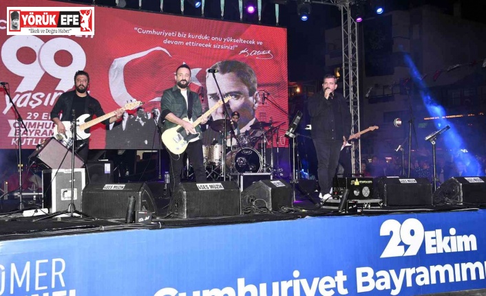 Kuşadalılar Gece Yolcuları konseriyle coştu