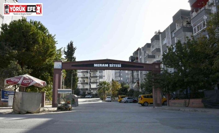 Kuşadası Belediyesi, yolları yenilemeye devam ediyor