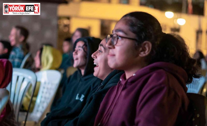 Kuşadası’nda açık hava sineması keyfi