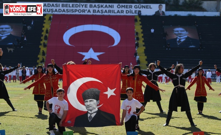 Kuşadası’nda Cumhuriyet Bayramı kutlamalarına yoğun ilgi