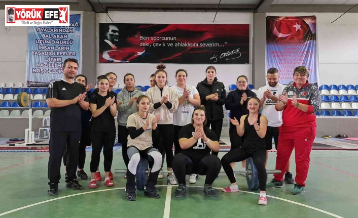 Ojeli eller, dünyaları kaldırıyor