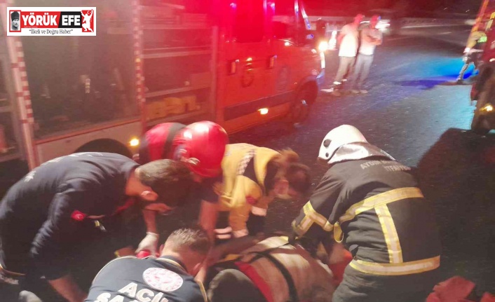 Tıra arkadan çarpan kamyon sürücüsü yaralandı