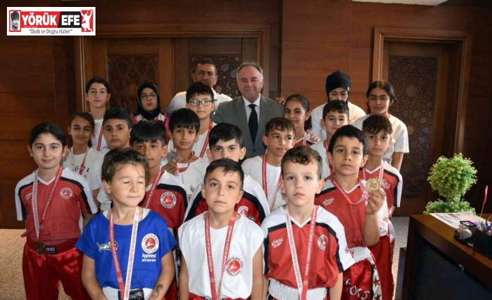 Başkan Öndeş madalyalı sporcuları ağırladı