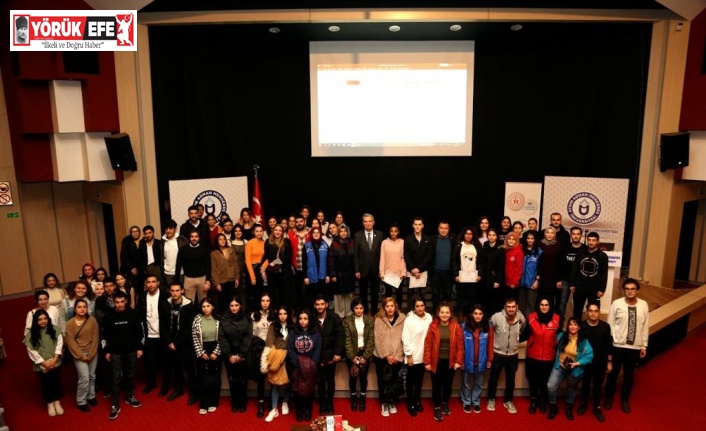 Dekan Prof. Dr. Turan Akkoyun, gençlere takım çalışmasını anlattı