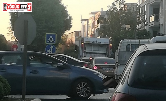Efeler’de çöp toplama saatleri trafik akışına engel oluyor
