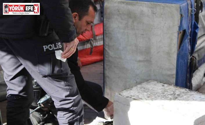 Kaldırıma poşet içerisinde bırakılan silah polis alarma geçirdi