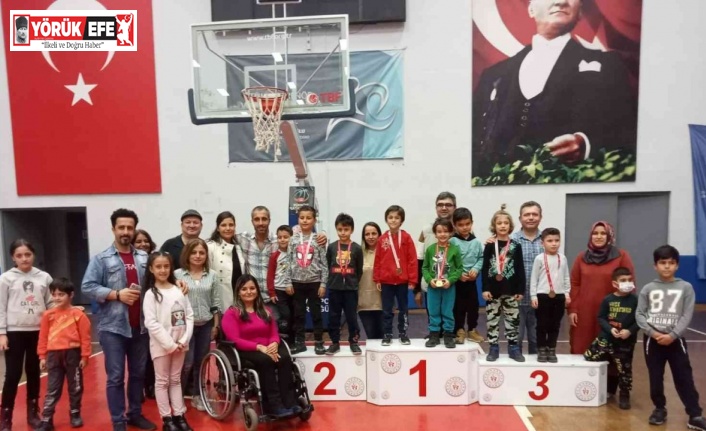 Aydın’da minik satranç şampiyonları ödüllendirildi