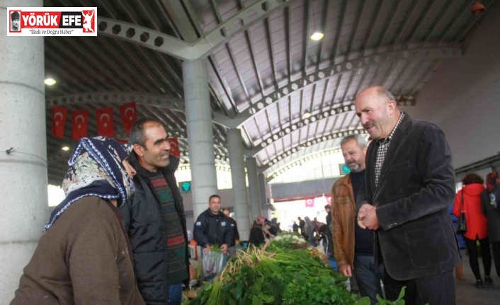 Başkan Ertürk pazaryerinde esnaf ve vatandaşlarla bir araya geldi