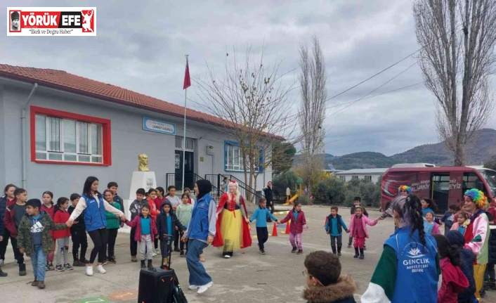Germencik’te gönüllü gençler, ilkokul öğrencilerine yönelik etkinlik düzenledi
