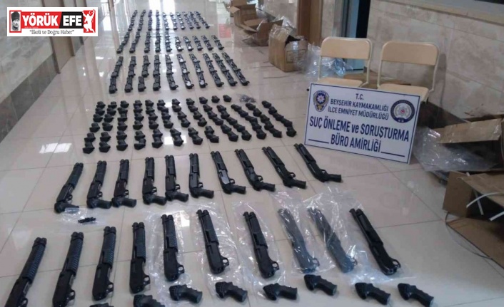 Kargo ile Aydın’a silah gönderirken yakalandılar