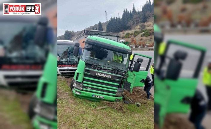 Otobana sığamayan kamyonla tır yoldan çıktı