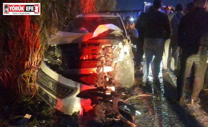 Otomobil ve kamyonet kafa kafaya çarpıştı: 3 yaralı