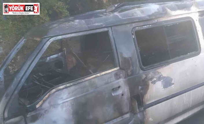 Park halindeki minibüs alev aldı