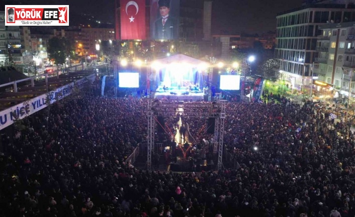 Sevilen sanatçı Şahin Aydınlılara unutulmaz bir akşam yaşattı