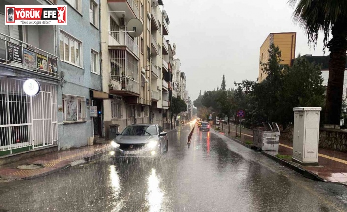 Aydın’da sağanak yağış etkili oluyor