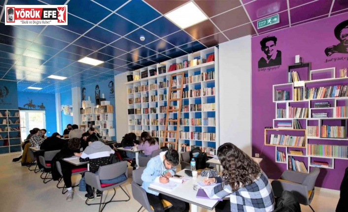 Efelerli gençler Kitap Kafelere ilgi gösteriyor