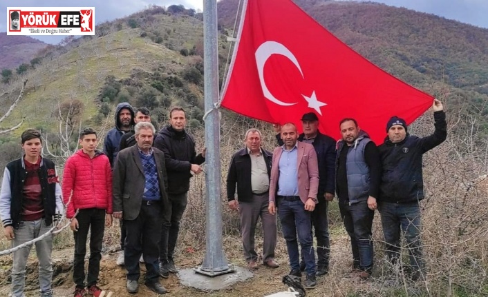 Haydarlı Mahallesi’nde 2 metrelik Türk Bayrağı