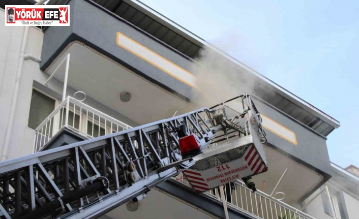 İtfaiye ekipleri alevlere kapıyı kırarak müdahale etti