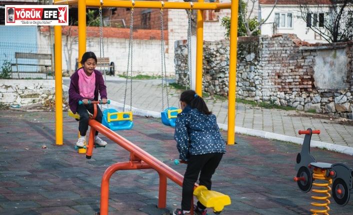 Kuşadalı çocuklar yeni parklardan memnun