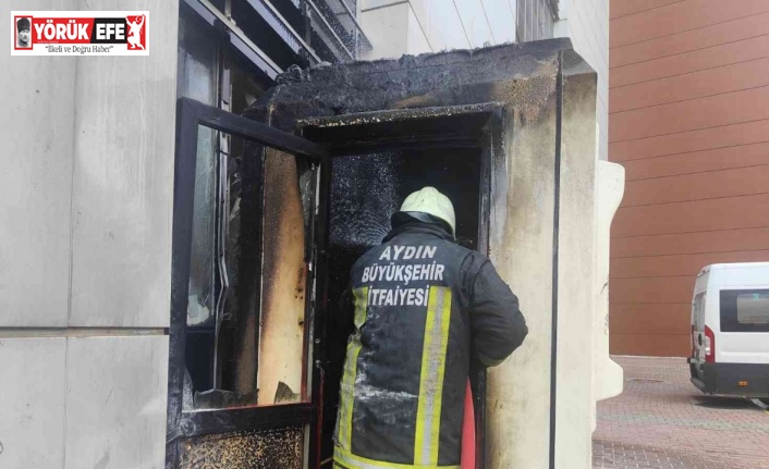 Kuşadası Devlet Hastanesi’nin güvenlik kulübesinde çıkan yangın korkuttu