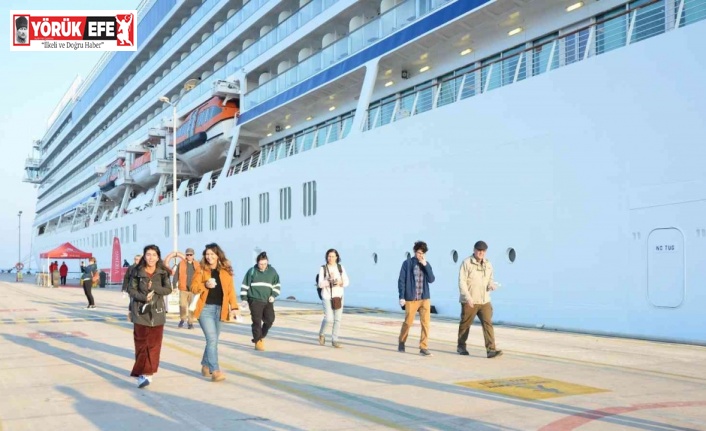 Kuşadası’na 2023 sezonunun ilk kruvaziyer gemisiyle 841 yolcu geldi