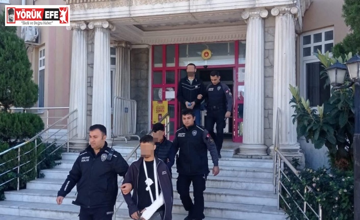 Villadan çaldıkları altınlar ile yakalandılar