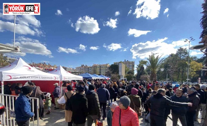 Atatürk Kent Meydanı’ndaki yardım yoğunluğu her geçen gün artıyor