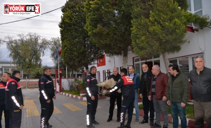 Aydın’a dönen arama kurtarma ekibi çiçeklerle karşılandı