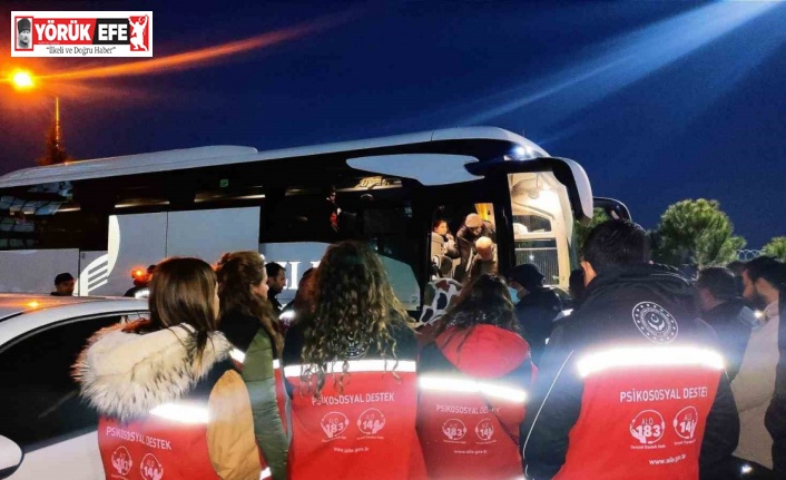 Aydın’a gelen depremzedelere destek oluyorlar