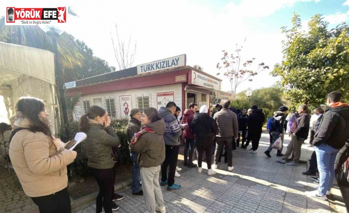 Aydınlılar depremzedeler için kan bağışı sırasına girdi