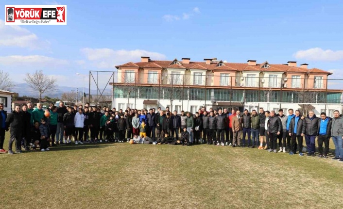 Depremzede çocuklar Nazilli Belediyesporlu futbolcular ile bir araya geldi