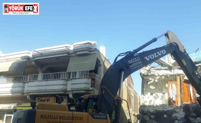 Nazilli Belediyesi deprem bölgesinde yaraları sarıyor