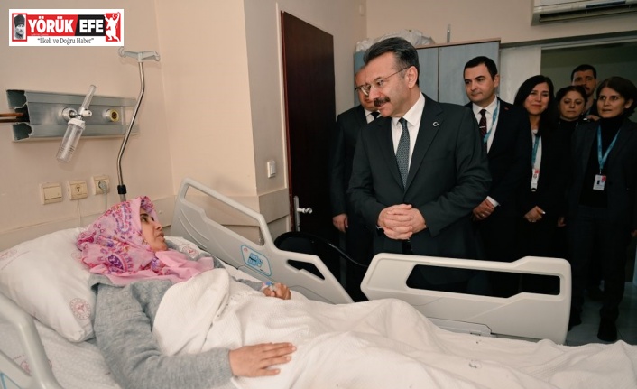 Vali Aksoy, Aydın’da tedavi gören depremzede vatandaşlarla görüştü