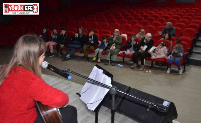 Koçarlı Belediyesi depremzede çocuklara moral oluyor