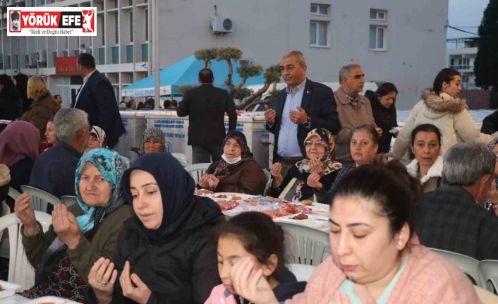 Koçarlılılar gönül sofrasında iftar açtı