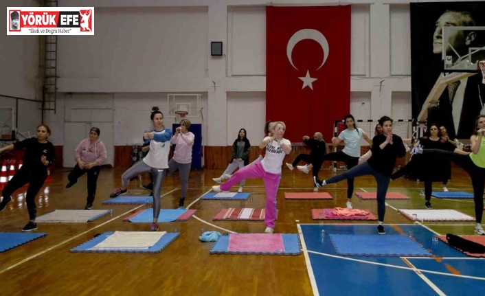 Kuşadası Belediyesi’nden kadınlar için pilates dersi