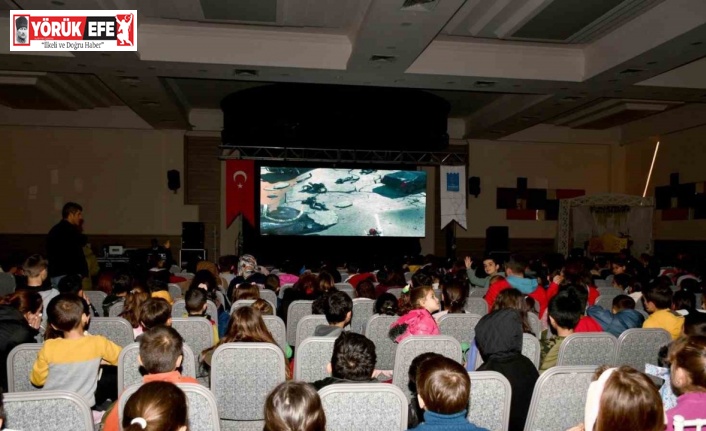 Kuşadası’nda depremzede çocuklar için sinema etkinliği düzenlendi